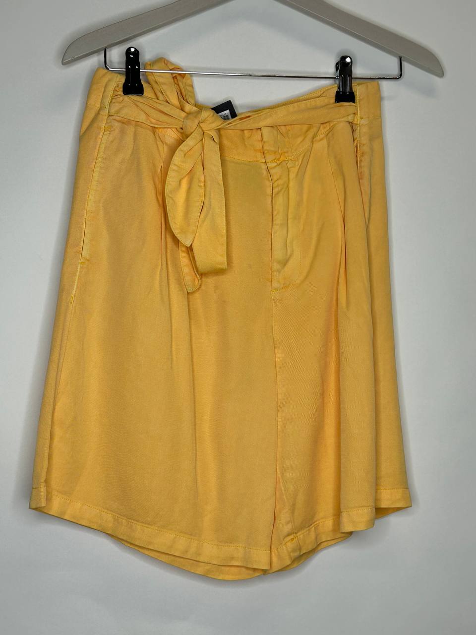 Korte broeken – Vero Moda – Maat M – Geel