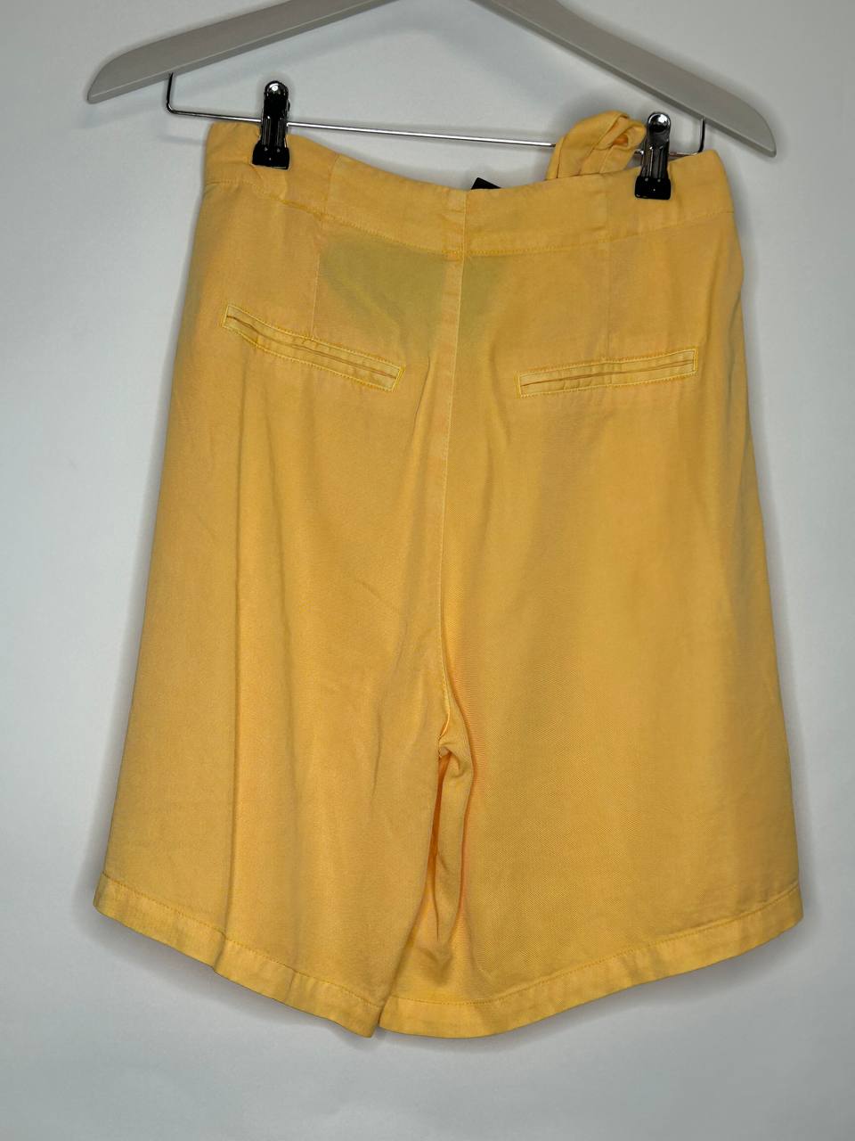 Korte broeken – Vero Moda – Maat M – Geel